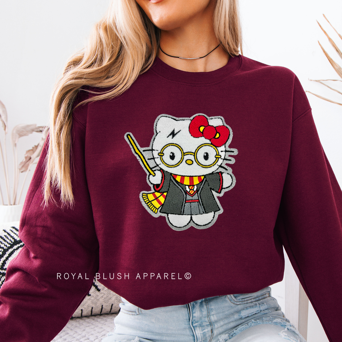 Kitty chenille patch sweatshirt