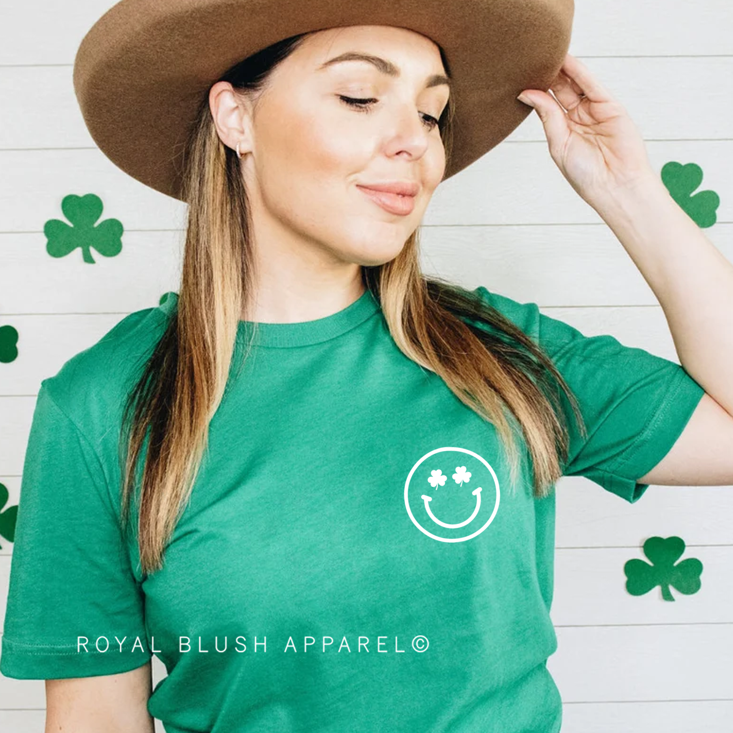 Clover Eyes Relaxed Unisex T-shirt