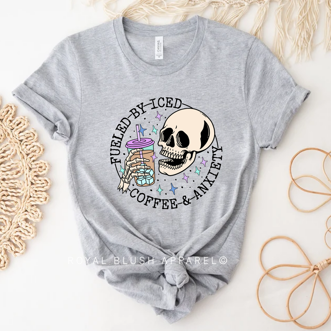 T-shirt unisexe décontracté Skeleton alimenté par le café glacé et l’anxiété
